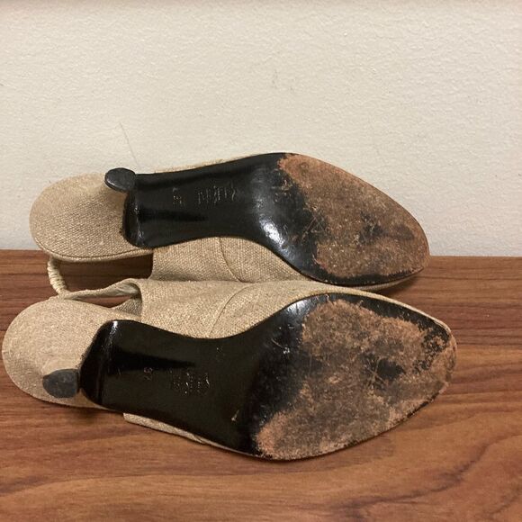 Joan Vass Ladies Cream Linen Peep Toe Heels. Size 7. - Picture 5 of 7